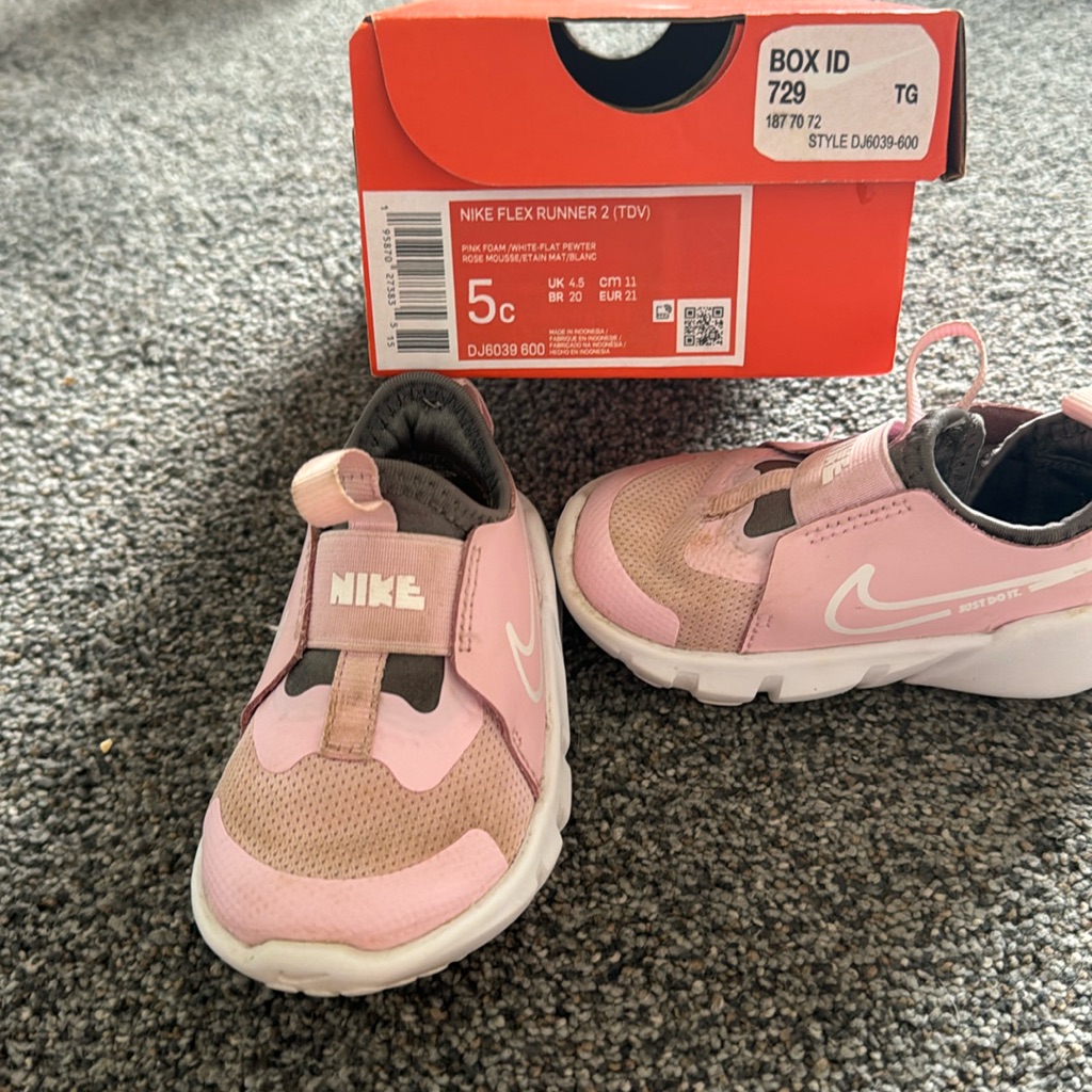 Nike Flex Runner 2. Size 5c